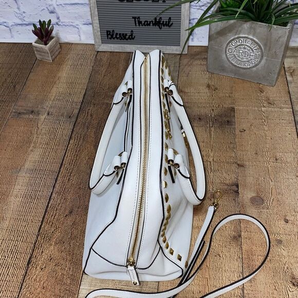 Michael Kors Selma Lg Studded saffiano leather Tote - Picture 12 of 16